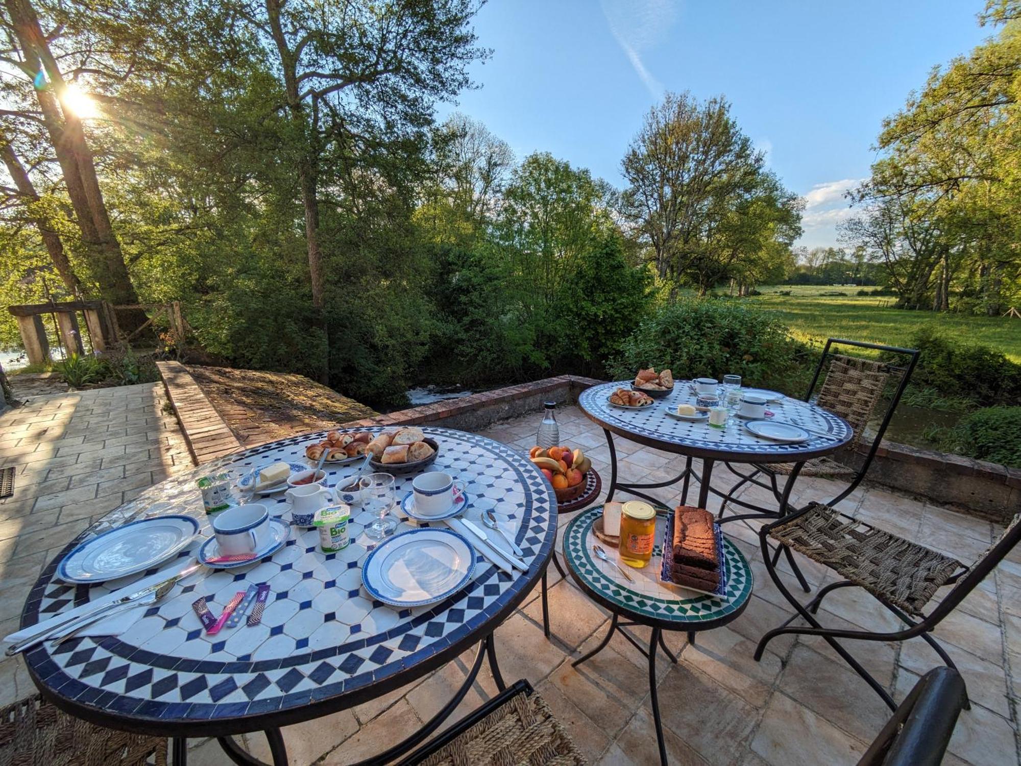 Mézilles Le Moulin Grenon Bed & Breakfast エクステリア 写真